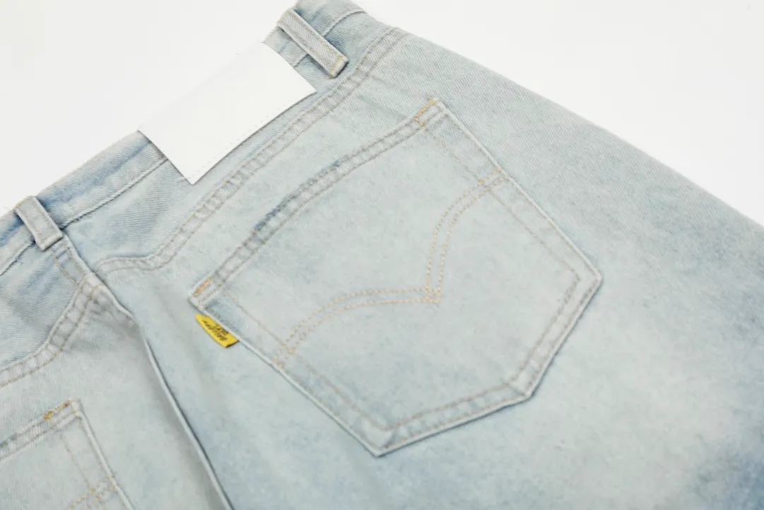 #8103 P240💰 GALLERY DEPT High Street Washed Embroidery Color Letters Water Ripple American Flare Pants Jeans -Original purchase and pattern making to truly restore the ultimate vintage texture -Original hardware accessories, washed and other elevators, QR code analysis are all purchased from the original factory, high degree of restoration, you are welcome to compare with a certain product ~ -Three-dimensional version Loose and comfortable, not picky about the figure, taller and slimmer, factory Seiko, original factory quality control, same style for men and women, can be matched with couples Versatile recommendation: must-have jeans for all seasons Color: blue Size: S-XXL (28-36)